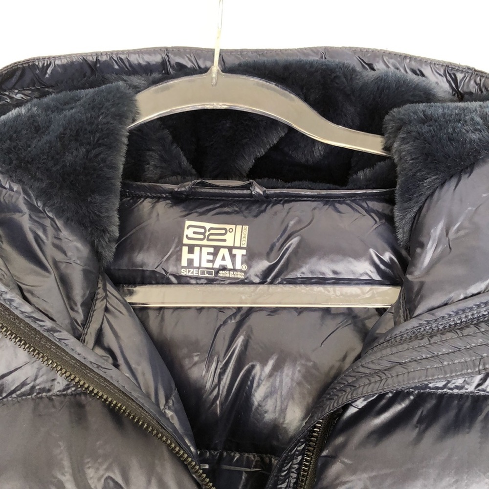 New Women’s 32 Degrees puffer jacket. Size L. Navy color. Soft faux fur in hood. - Picture 3 of 9